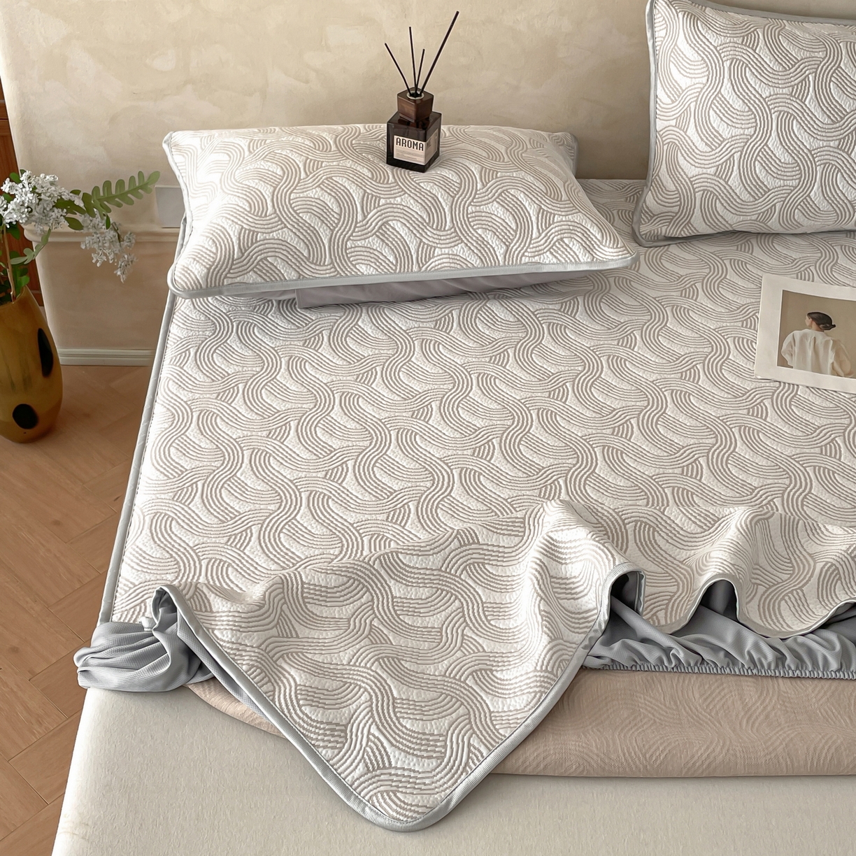 91家纺网 家纺一手货源 找家纺 羚羊语家纺 2026新款PE提花凉泡泡席床笠款460克冰萃席凉豆豆夏季几何轻奢凉感软席子三件套【配包装】 冰萃席-纹屿