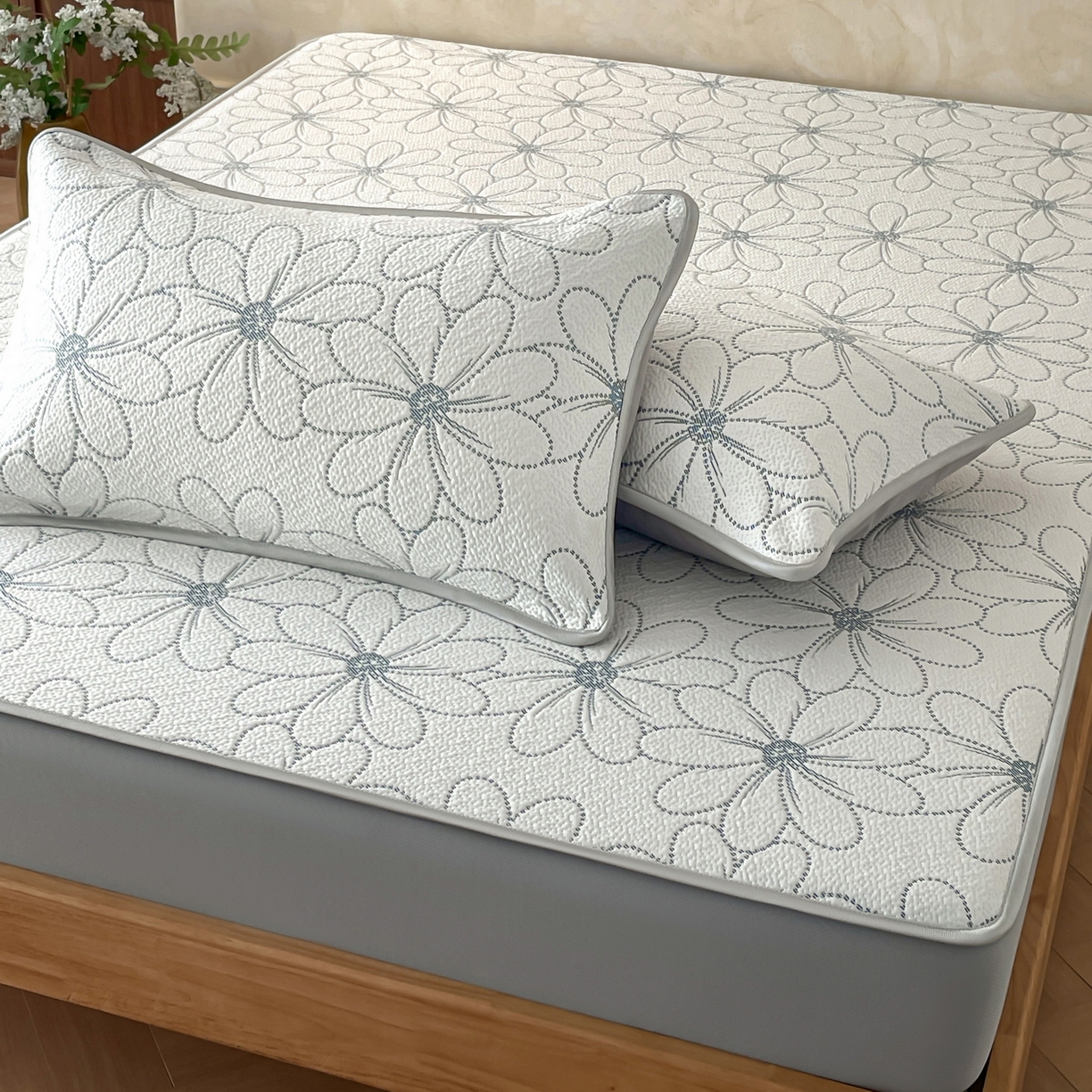 91家纺网 家纺一手货源 找家纺 羚羊语家纺 2026新款PE提花凉泡泡席床笠款460克冰萃席凉豆豆夏季几何轻奢凉感软席子三件套【配包装】 冰萃席-花沁