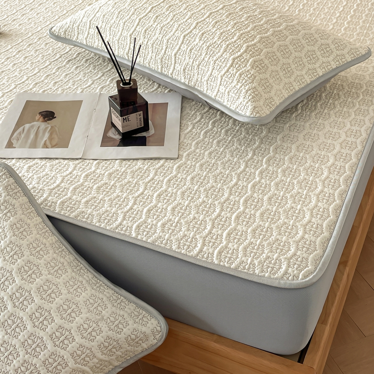 91家纺网 家纺一手货源 找家纺 羚羊语家纺 2026新款PE提花凉泡泡席床笠款460克冰萃席凉豆豆夏季几何轻奢凉感软席子三件套【配包装】 冰萃席-冰格