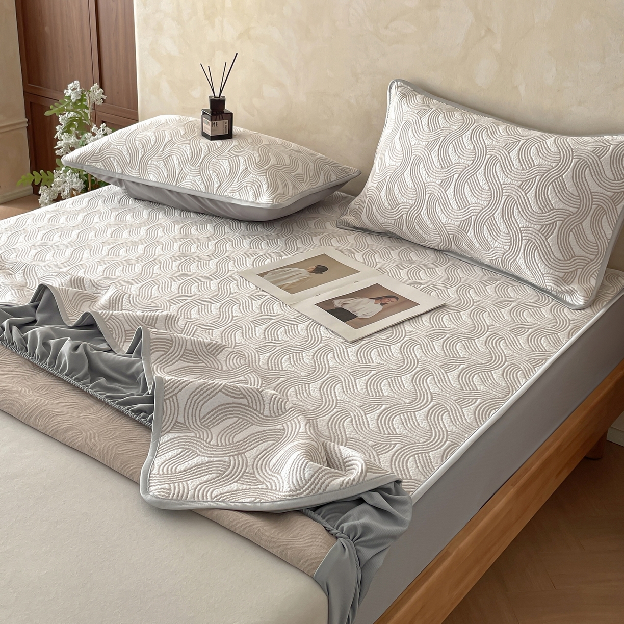 91家纺网 家纺一手货源 找家纺 羚羊语家纺 2026新款PE提花凉泡泡席床笠款460克冰萃席凉豆豆夏季几何轻奢凉感软席子三件套【配包装】 冰萃席-纹屿