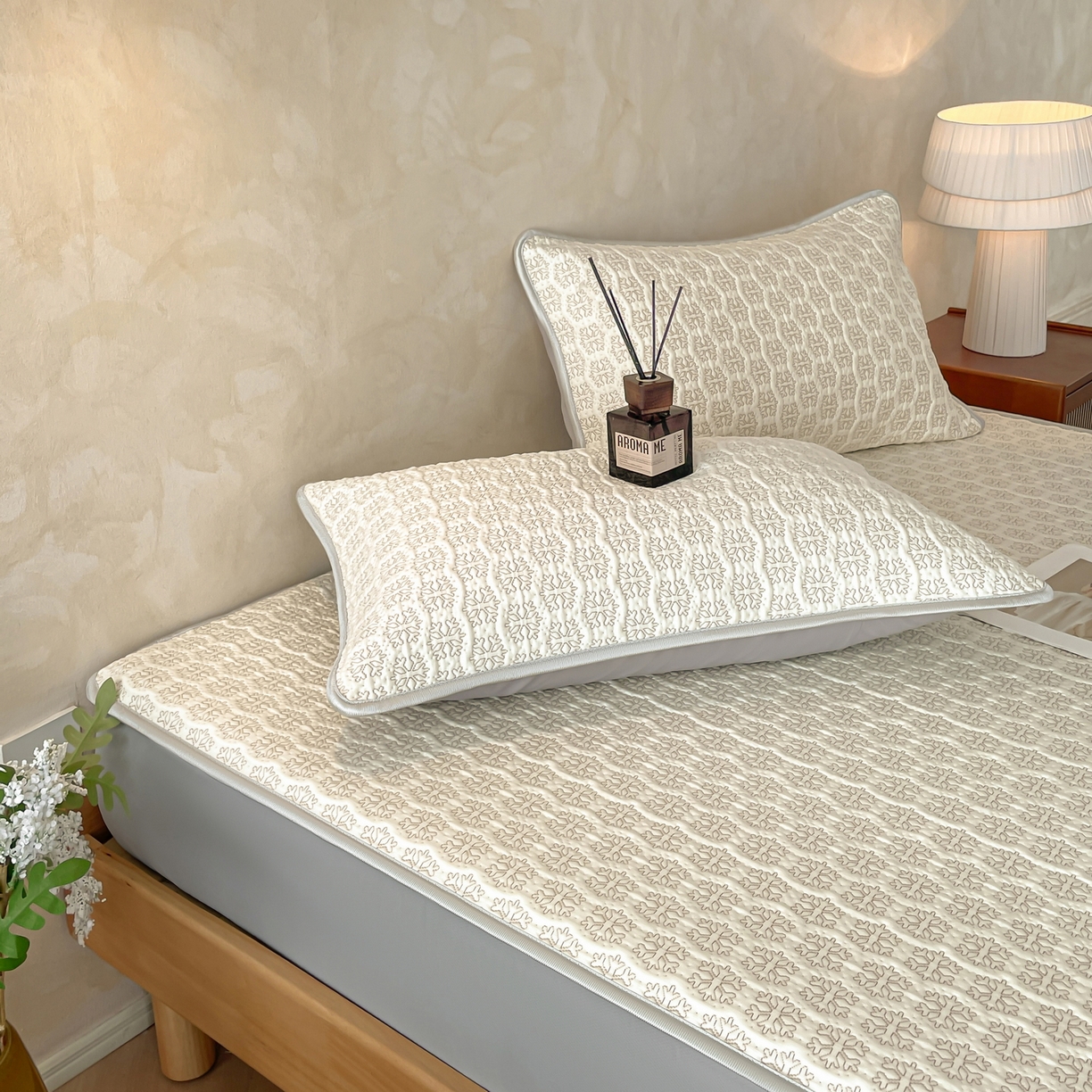 91家纺网 家纺一手货源 找家纺 羚羊语家纺 2026新款PE提花凉泡泡席床笠款460克冰萃席凉豆豆夏季几何轻奢凉感软席子三件套【配包装】 冰萃席-冰格