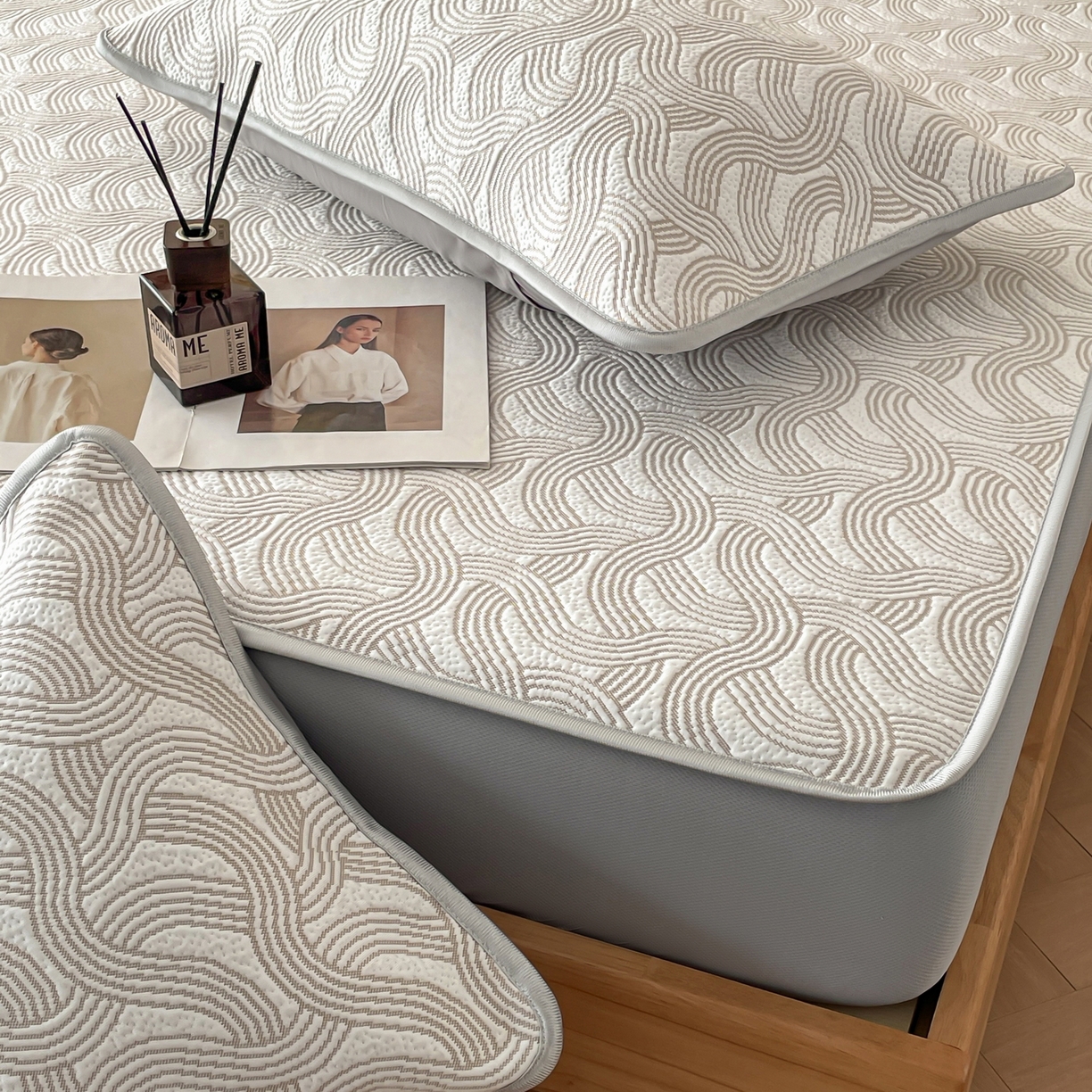 91家纺网 家纺一手货源 找家纺 羚羊语家纺 2026新款PE提花凉泡泡席床笠款460克冰萃席凉豆豆夏季几何轻奢凉感软席子三件套【配包装】 冰萃席-纹屿