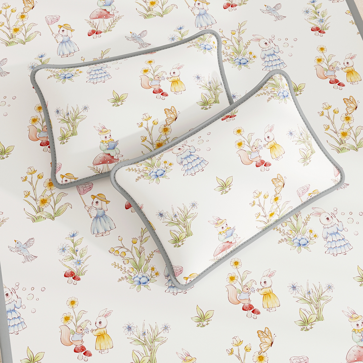 91家纺网 家纺一手货源 找家纺 奇丝雅 2026A类数码印花大版卡通冰丝凉席双人席可机洗学生宿舍空调软席三件套三明治网底 精灵小兔