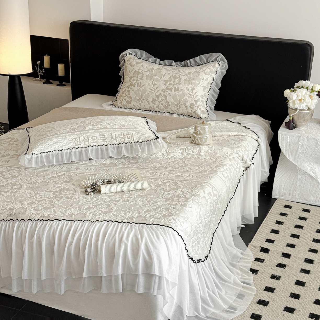 91家纺网 家纺一手货源 找家纺 （总）羚羊语家纺 2026新款韩式PE提花凉泡泡席床裙款中分子【凉感值>2.0】花边乙纶冰豆豆夏季凉感冰丝软席三件套