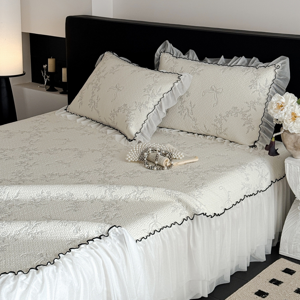 91家纺网 家纺一手货源 找家纺 （总）羚羊语家纺 2026新款韩式PE提花凉泡泡席床裙款中分子【凉感值>2.0】花边乙纶冰豆豆夏季凉感冰丝软席三件套