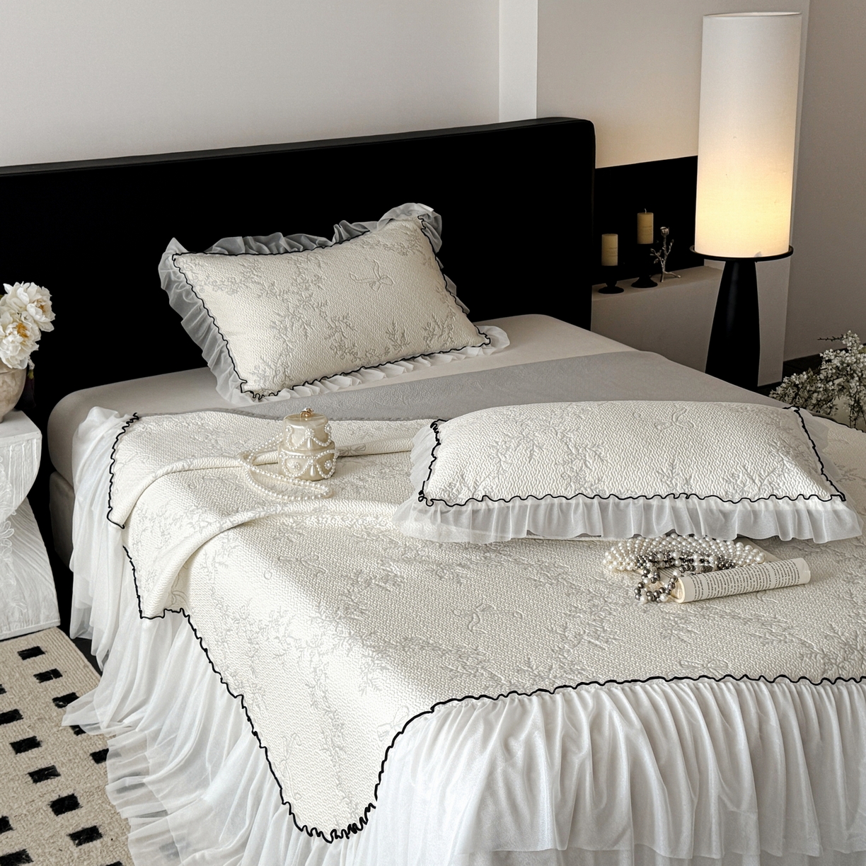 91家纺网 家纺一手货源 找家纺 （总）羚羊语家纺 2026新款韩式PE提花凉泡泡席床裙款中分子【凉感值>2.0】花边乙纶冰豆豆夏季凉感冰丝软席三件套