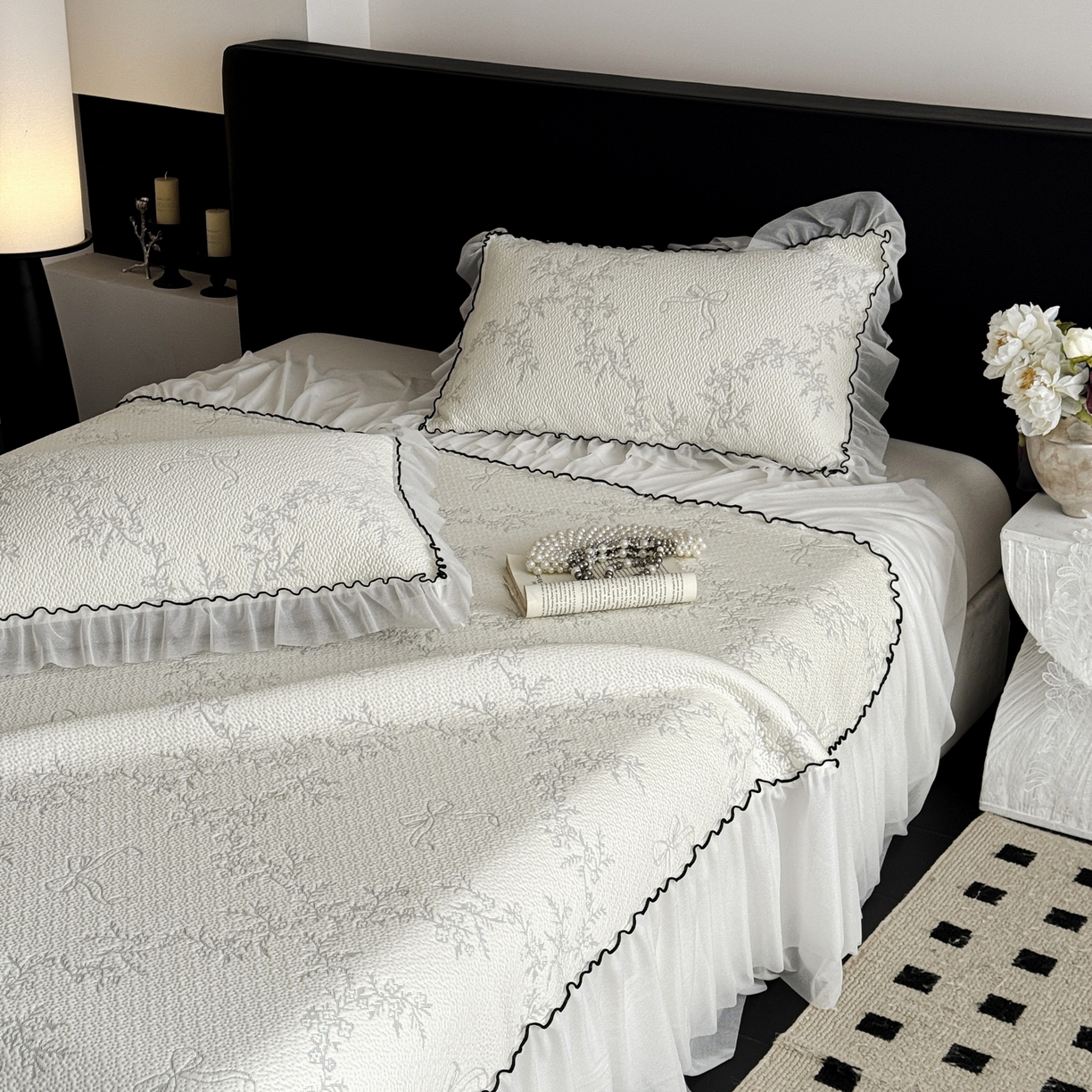 91家纺网 家纺一手货源 找家纺 （总）羚羊语家纺 2026新款韩式PE提花凉泡泡席床裙款中分子【凉感值>2.0】花边乙纶冰豆豆夏季凉感冰丝软席三件套