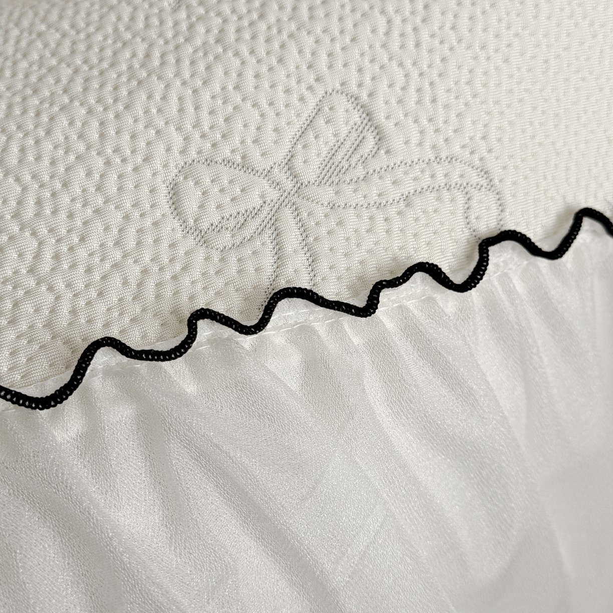 91家纺网 家纺一手货源 找家纺 （总）羚羊语家纺 2026新款韩式PE提花凉泡泡席床裙款中分子【凉感值>2.0】花边乙纶冰豆豆夏季凉感冰丝软席三件套