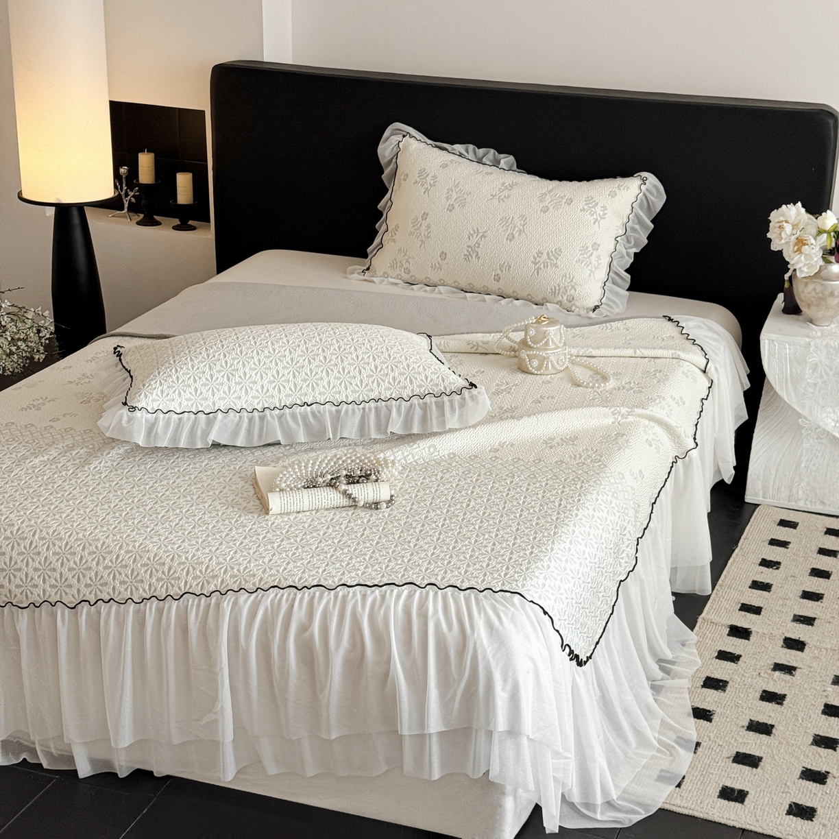 羚羊语家纺 2026新款韩式PE提花凉泡泡席床裙款中分子【凉感值>2.0】花边乙纶冰豆豆夏季凉感冰丝软席三件套 白月光-萱草（配洗护袋）