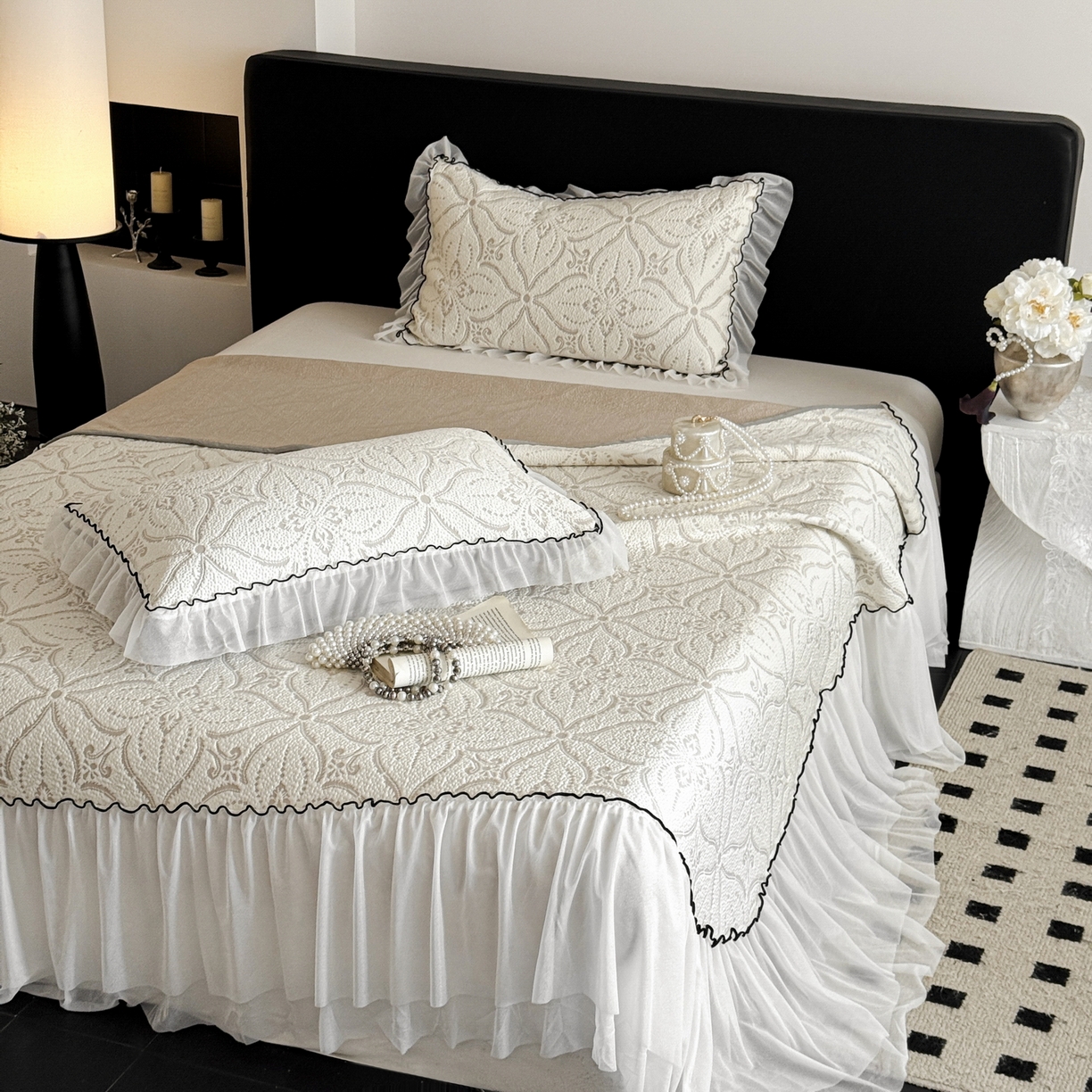 羚羊语家纺 2026新款韩式PE提花凉泡泡席床裙款中分子【凉感值>2.0】花边乙纶冰豆豆夏季凉感冰丝软席三件套 白月光-澜庭（配洗护袋）