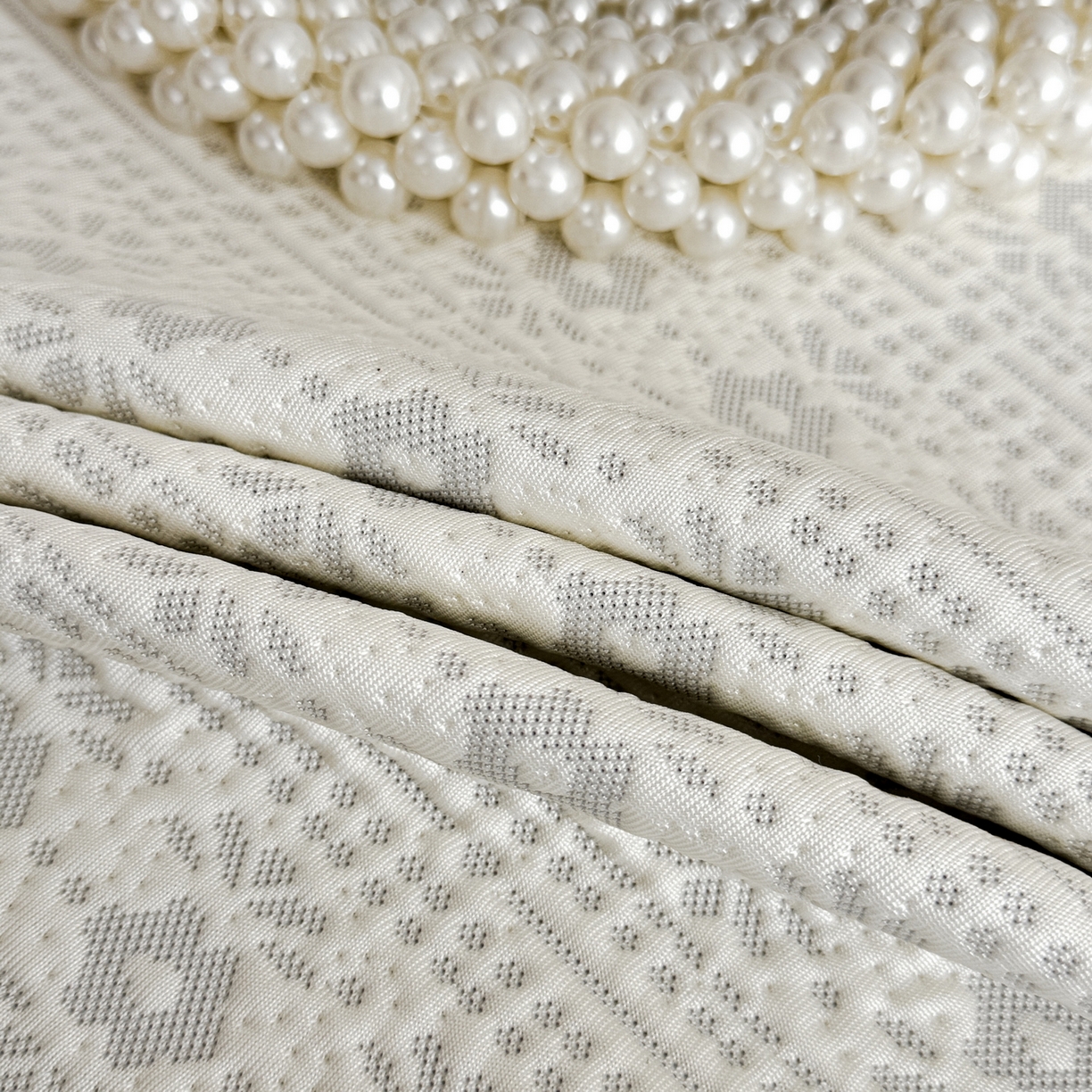 91家纺网 家纺一手货源 找家纺 羚羊语家纺 2026新款韩式PE提花凉泡泡席床裙款中分子【凉感值>2.0】花边乙纶冰豆豆夏季凉感冰丝软席三件套 白月光-夏韵（配洗护袋）