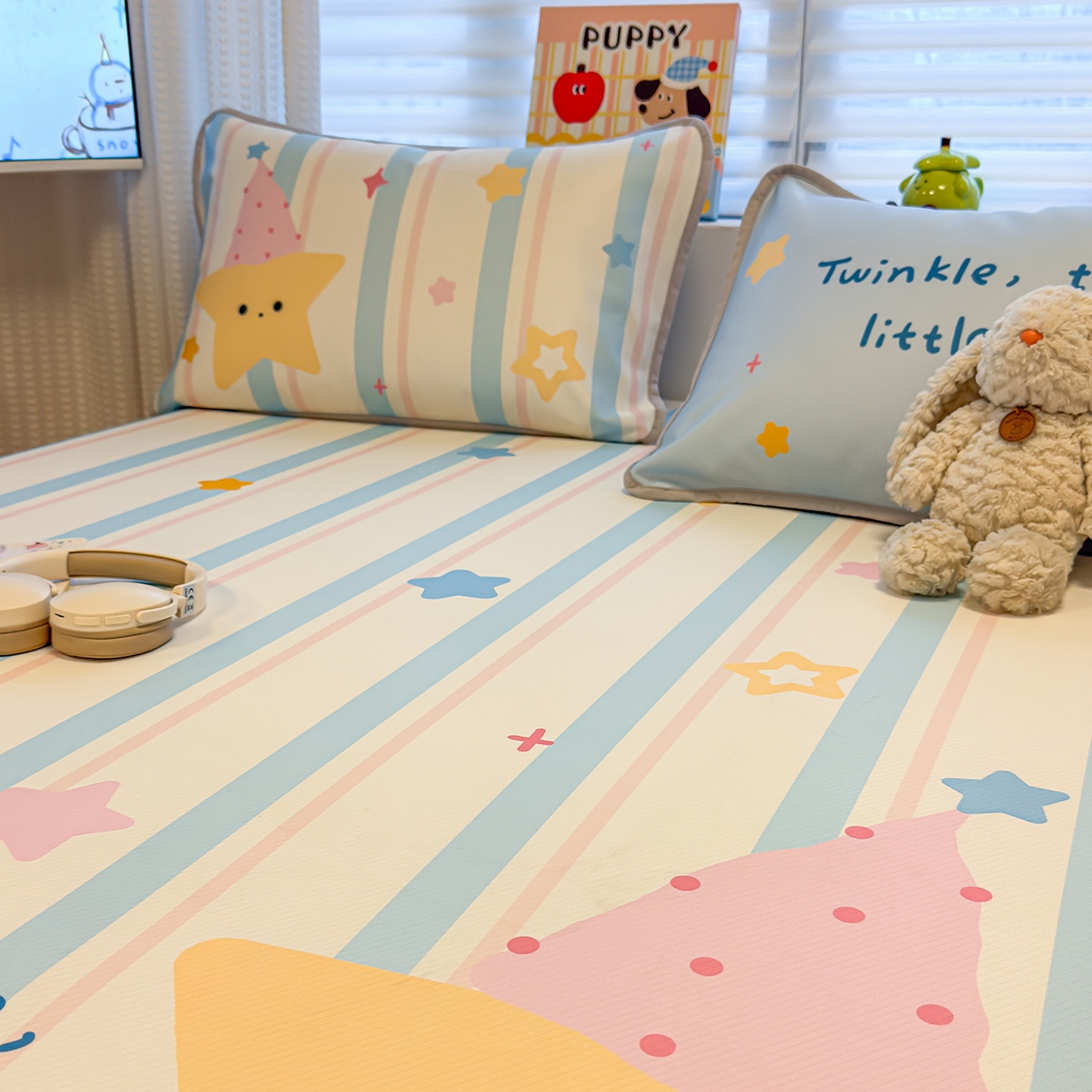 91家纺网 家纺一手货源 找家纺 懒猫家纺 2026新款大版卡通凉感冰丝床笠款凉席席子 床笠席-甜梦星愿