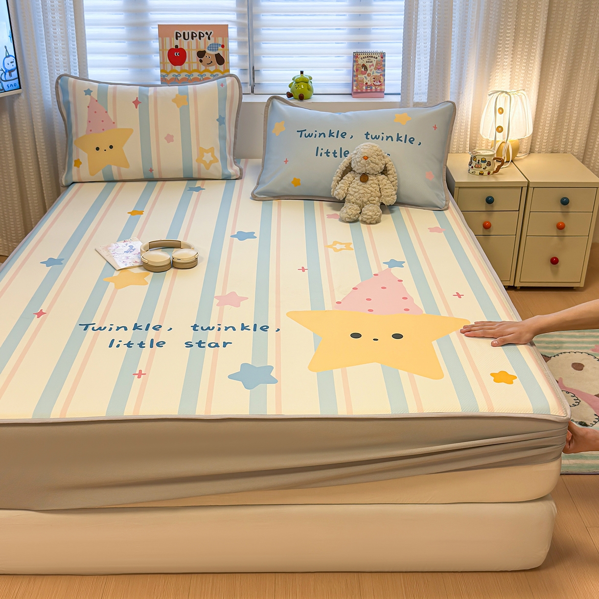 91家纺网 家纺一手货源 找家纺 懒猫家纺 2026新款大版卡通凉感冰丝床笠款凉席席子 床笠席-甜梦星愿