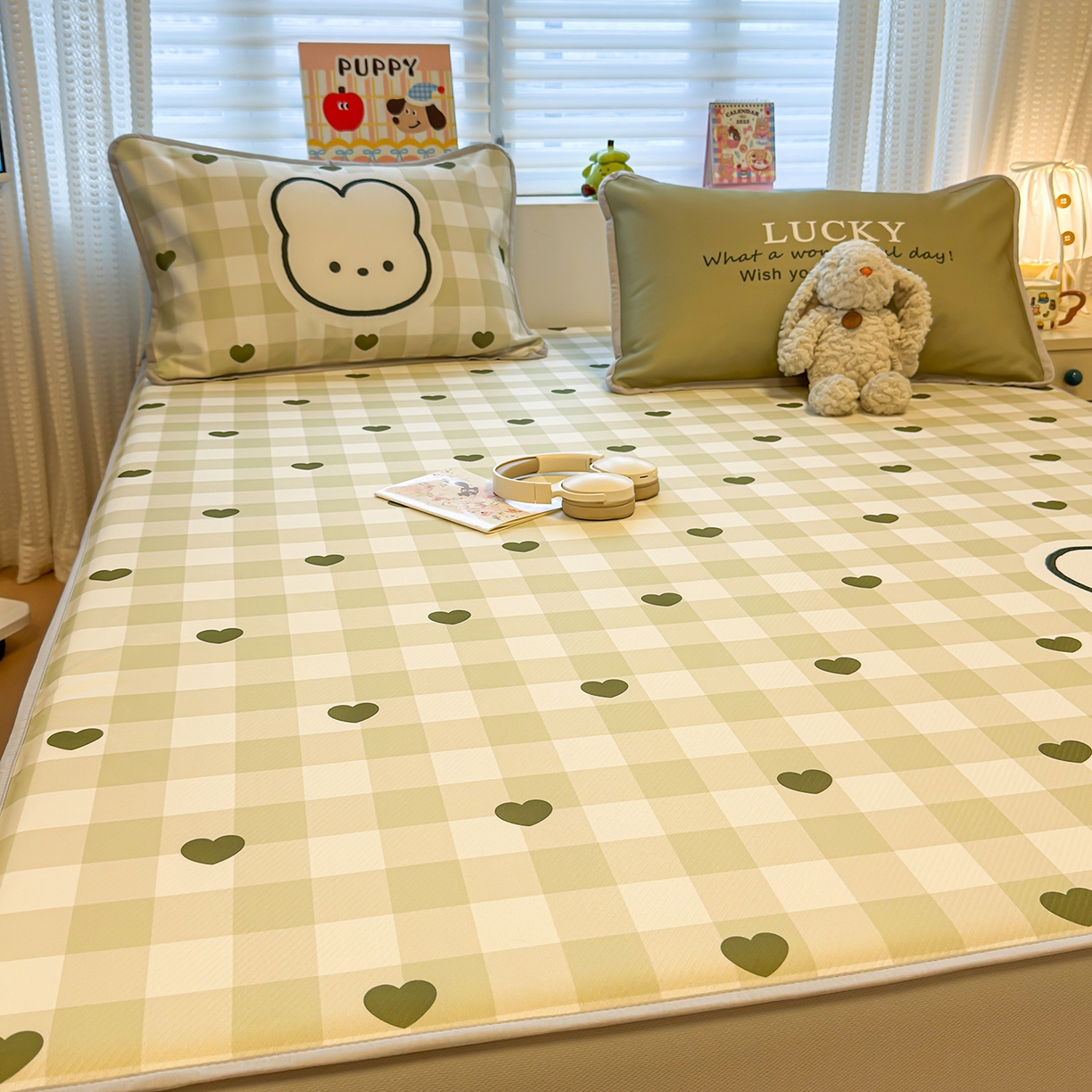 91家纺网 家纺一手货源 找家纺 懒猫家纺 2026新款大版卡通凉感冰丝床笠款凉席席子 床笠席-绿格小熊