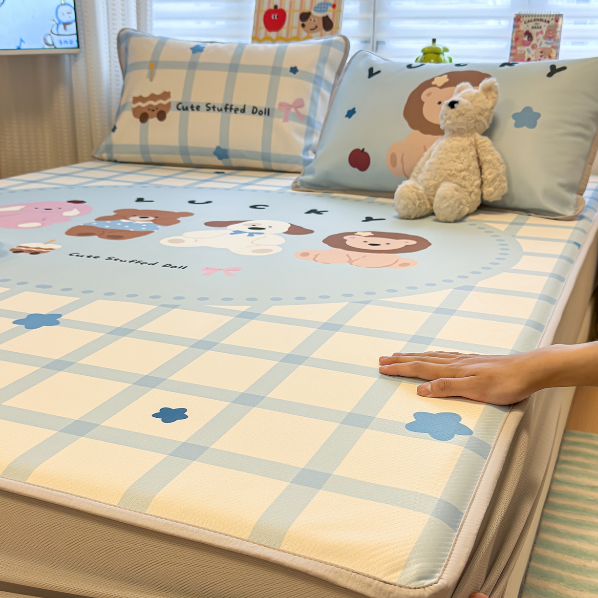 91家纺网 家纺一手货源 找家纺 懒猫家纺 2026新款大版卡通凉感冰丝床笠款凉席席子 床笠席-幸运家族