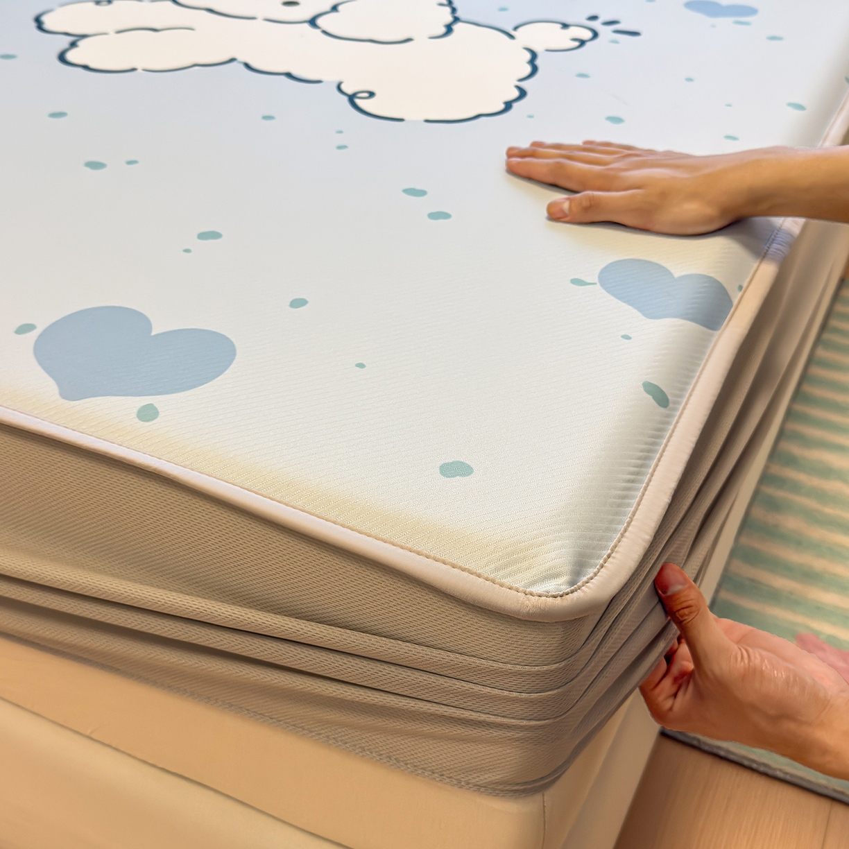 91家纺网 家纺一手货源 找家纺 懒猫家纺 2026新款大版卡通凉感冰丝床笠款凉席席子 床笠席-元气小狗