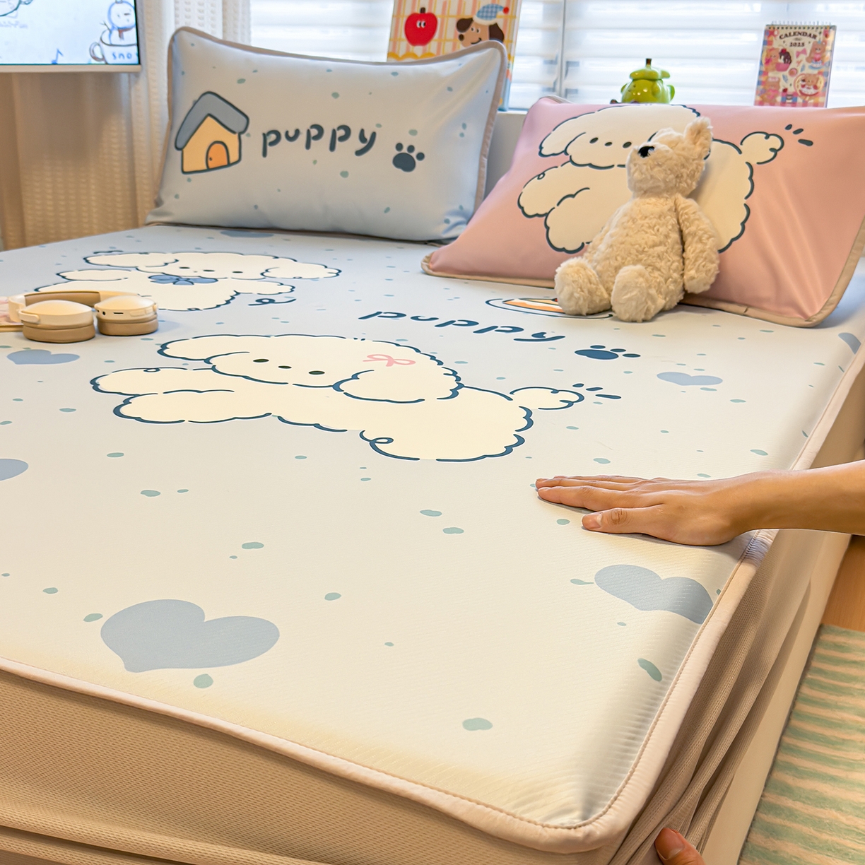 91家纺网 家纺一手货源 找家纺 懒猫家纺 2026新款大版卡通凉感冰丝床笠款凉席席子 床笠席-元气小狗