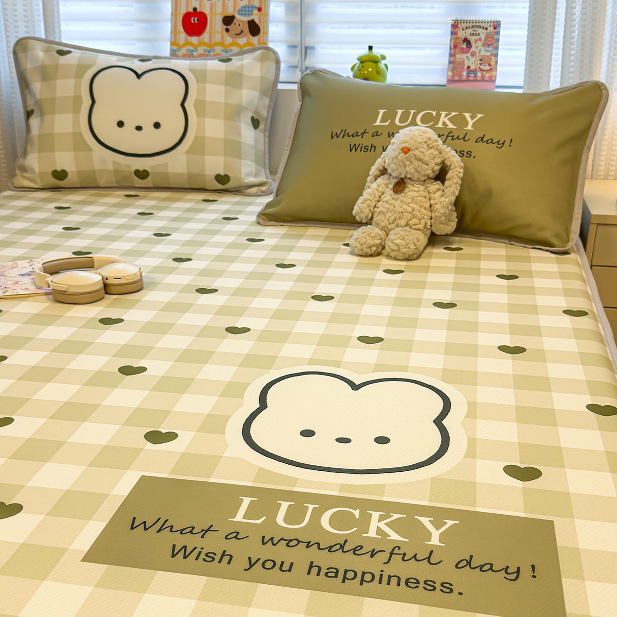 91家纺网 家纺一手货源 找家纺 懒猫家纺 2026新款大版卡通凉感冰丝床笠款凉席席子 床笠席-绿格小熊