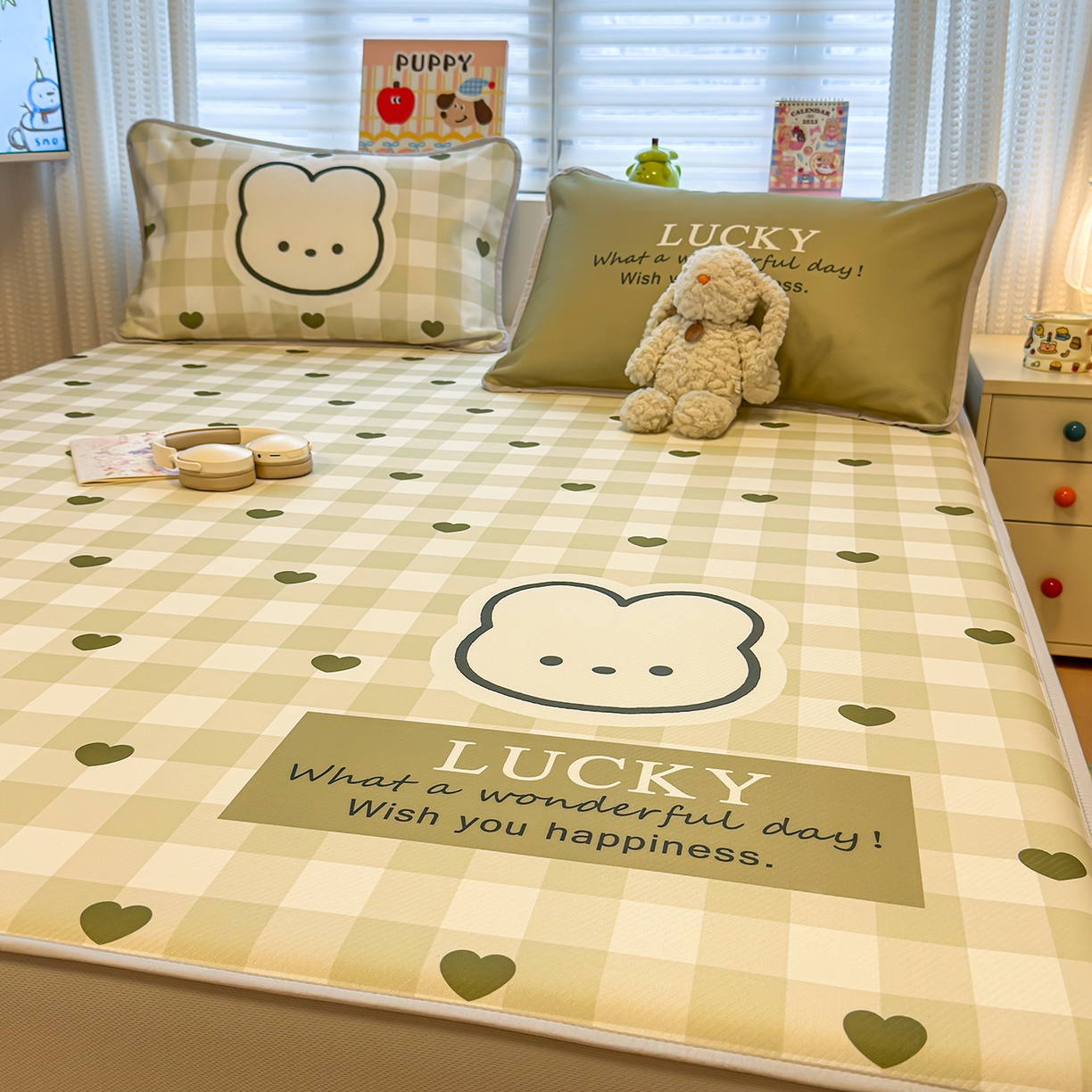 91家纺网 家纺一手货源 找家纺 懒猫家纺 2026新款大版卡通凉感冰丝床笠款凉席席子 床笠席-绿格小熊