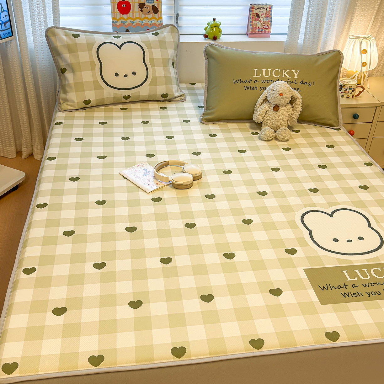 91家纺网 家纺一手货源 找家纺 懒猫家纺 2026新款大版卡通凉感冰丝床笠款凉席席子 床笠席-绿格小熊