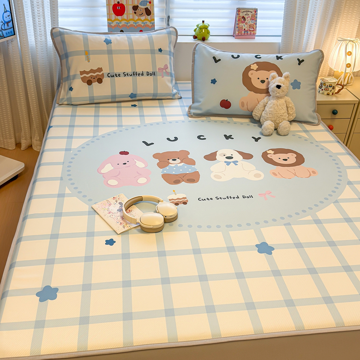 91家纺网 家纺一手货源 找家纺 懒猫家纺 2026新款大版卡通凉感冰丝床笠款凉席席子 床笠席-幸运家族