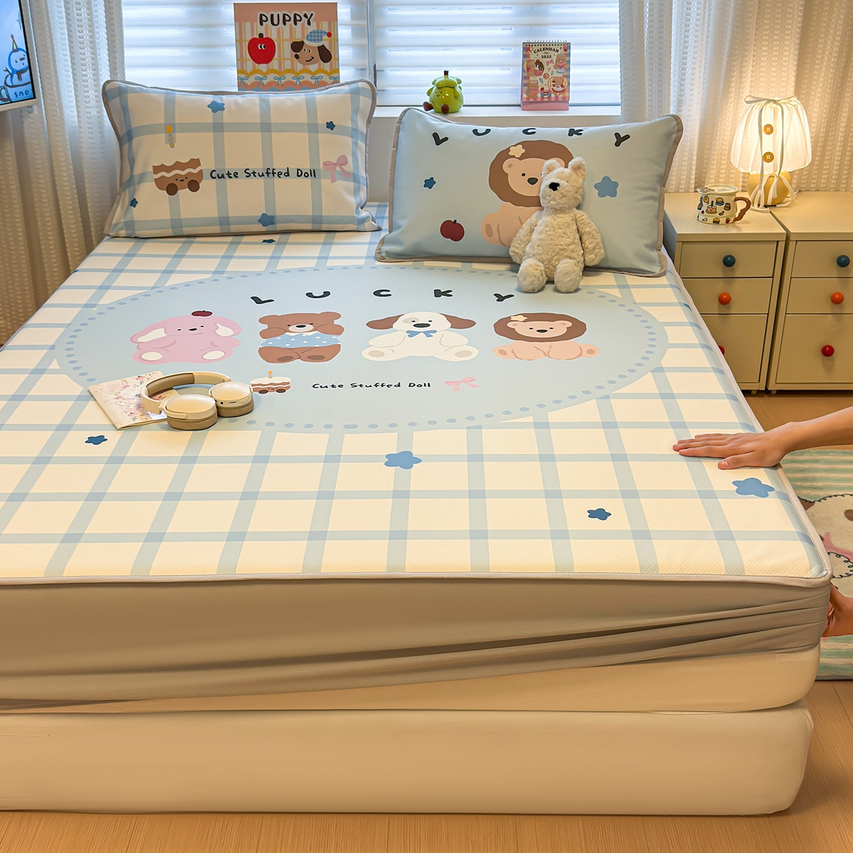 91家纺网 家纺一手货源 找家纺 懒猫家纺 2026新款大版卡通凉感冰丝床笠款凉席席子 床笠席-幸运家族