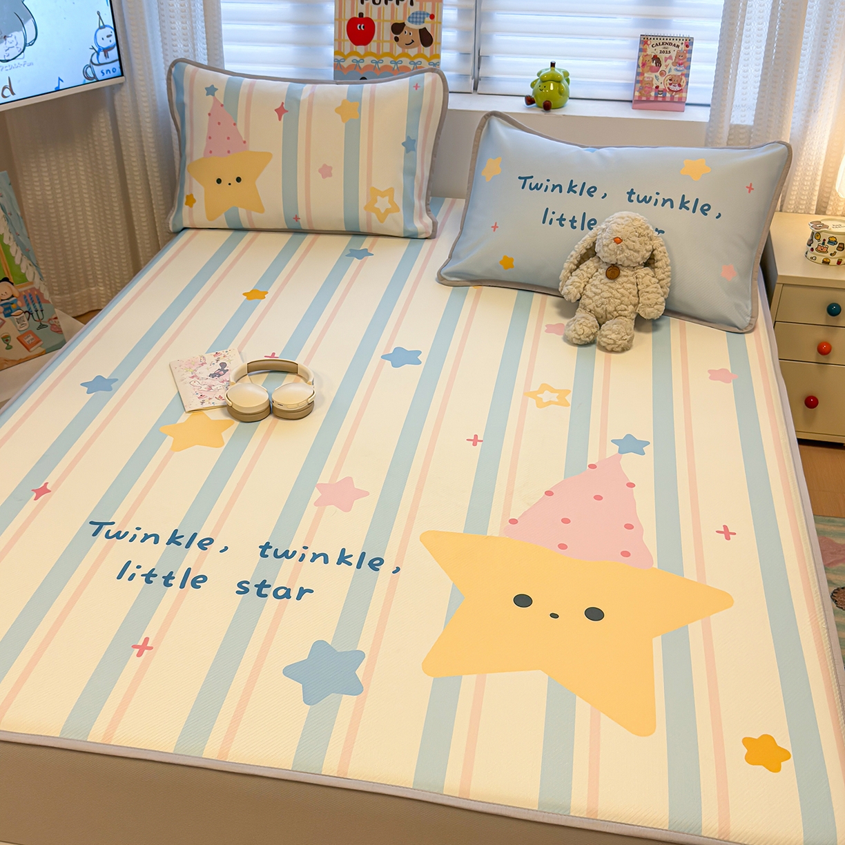 91家纺网 家纺一手货源 找家纺 懒猫家纺 2026新款大版卡通凉感冰丝床笠款凉席席子 床笠席-甜梦星愿