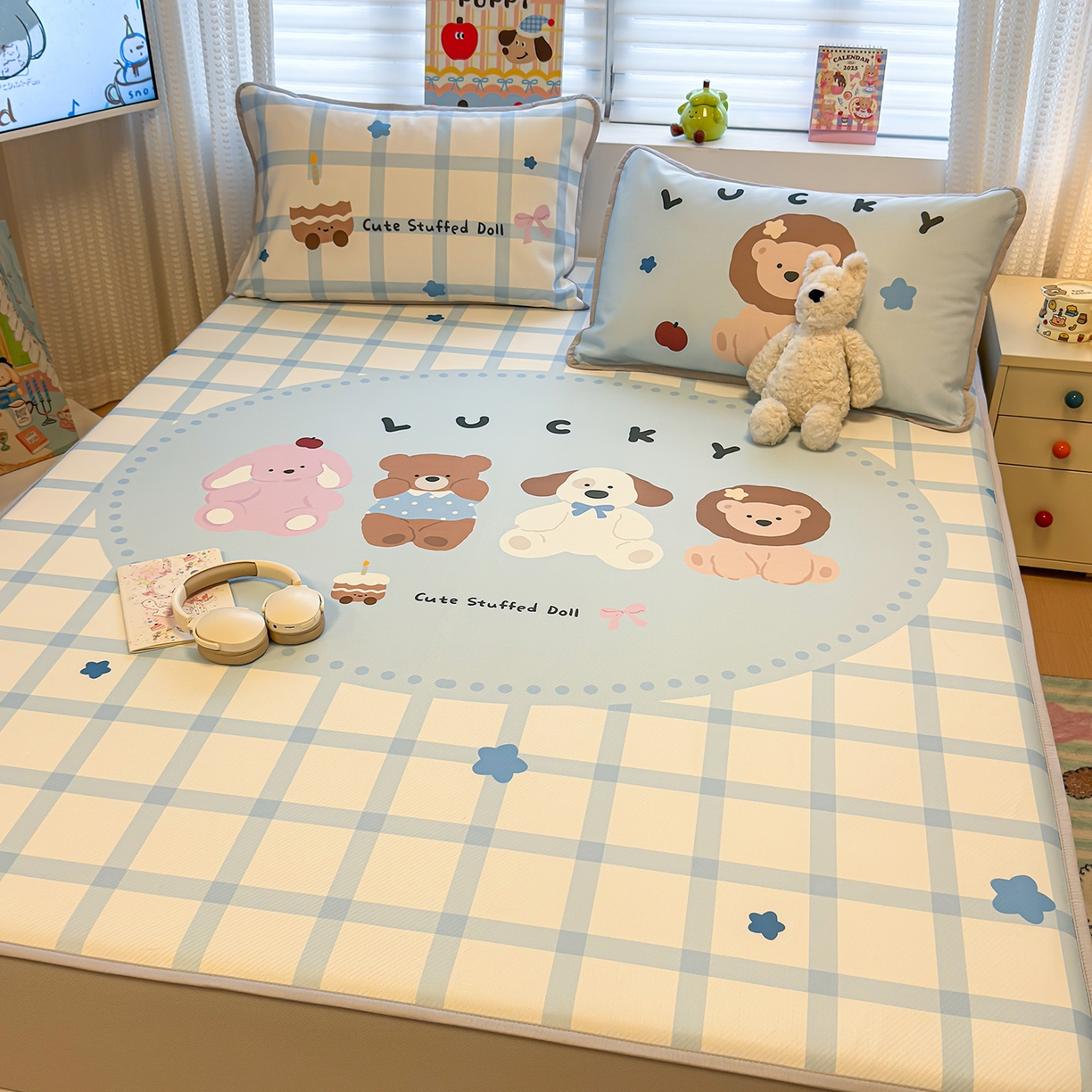 91家纺网 家纺一手货源 找家纺 懒猫家纺 2026新款大版卡通凉感冰丝床笠款凉席席子 床笠席-幸运家族