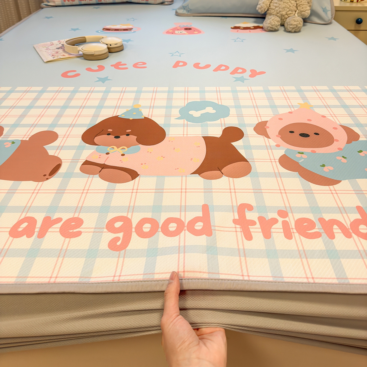 91家纺网 家纺一手货源 找家纺 懒猫家纺 2026新款大版卡通凉感冰丝床笠款凉席席子 床笠席-友趣小狗