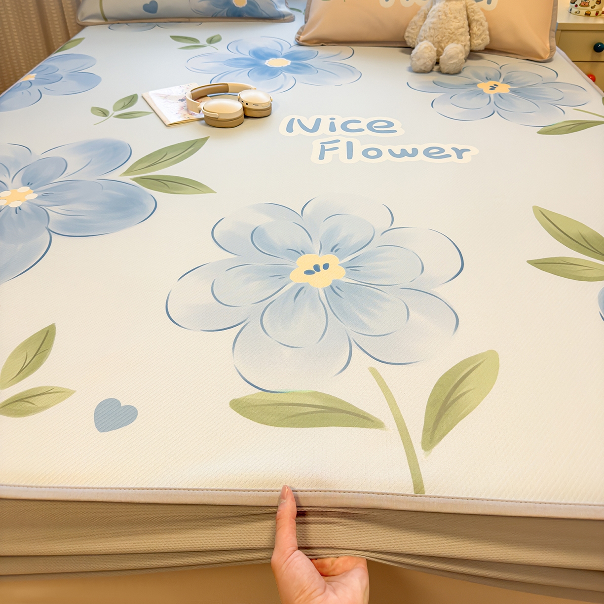 91家纺网 家纺一手货源 找家纺 懒猫家纺 2026新款大版卡通凉感冰丝床笠款凉席席子 床笠席-清欢小花