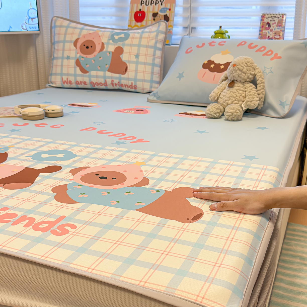 91家纺网 家纺一手货源 找家纺 懒猫家纺 2026新款大版卡通凉感冰丝床笠款凉席席子 床笠席-友趣小狗