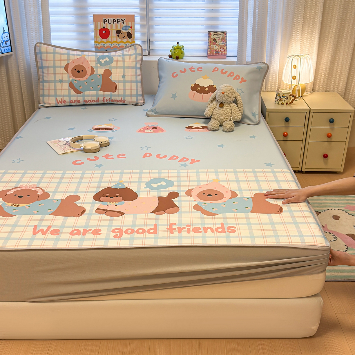 91家纺网 家纺一手货源 找家纺 懒猫家纺 2026新款大版卡通凉感冰丝床笠款凉席席子 床笠席-友趣小狗