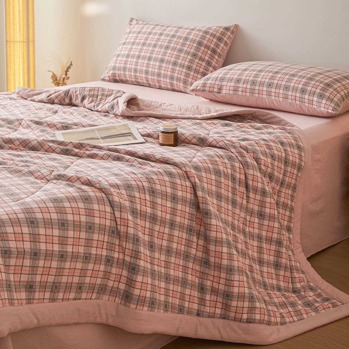 91家纺网 家纺一手货源 找家纺 寐眠 2026新款A类水洗棉棉花夏凉空调被 烟粉撞格