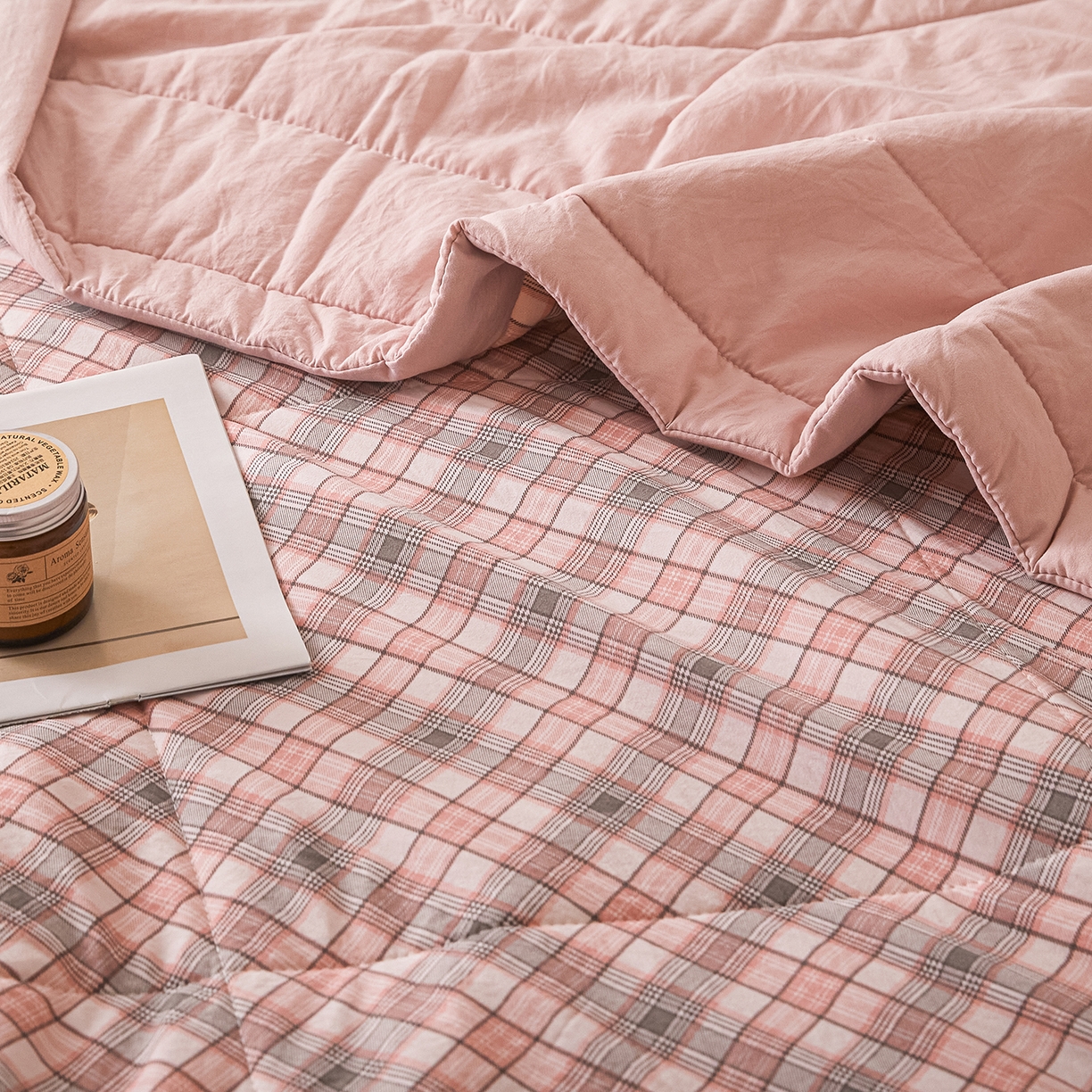 91家纺网 家纺一手货源 找家纺 寐眠 2026新款A类水洗棉棉花夏凉空调被 烟粉撞格