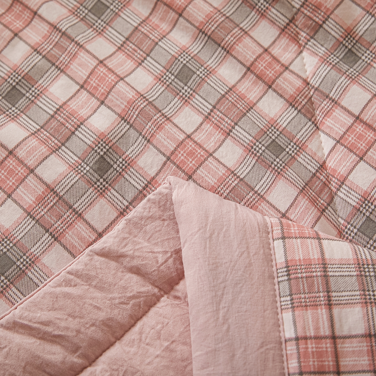 91家纺网 家纺一手货源 找家纺 寐眠 2026新款A类水洗棉棉花夏凉空调被 烟粉撞格