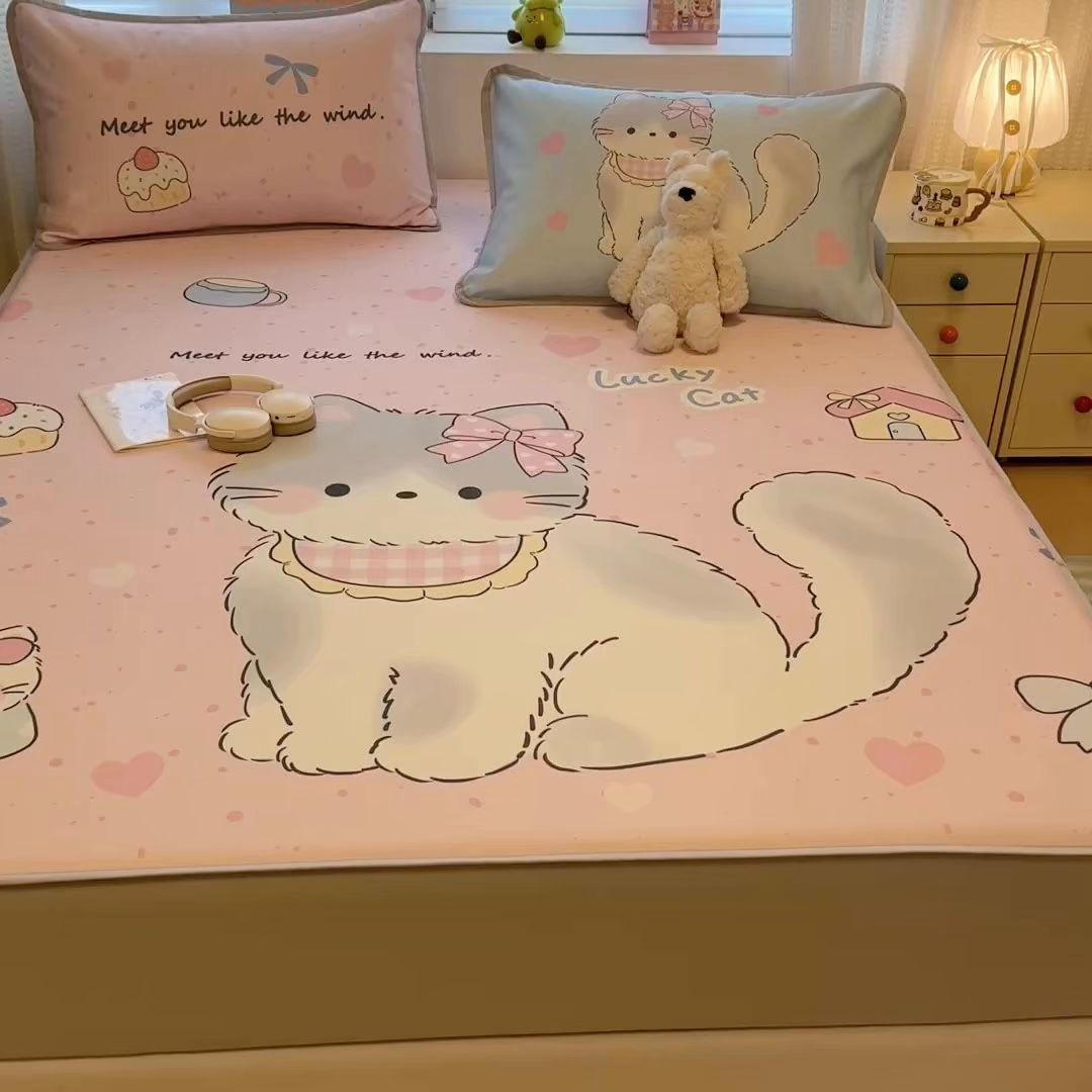 91家纺网 家纺一手货源 找家纺 懒猫家纺 2026新款大版卡通凉感冰丝床笠款凉席席子 床笠席-甜宠小猫