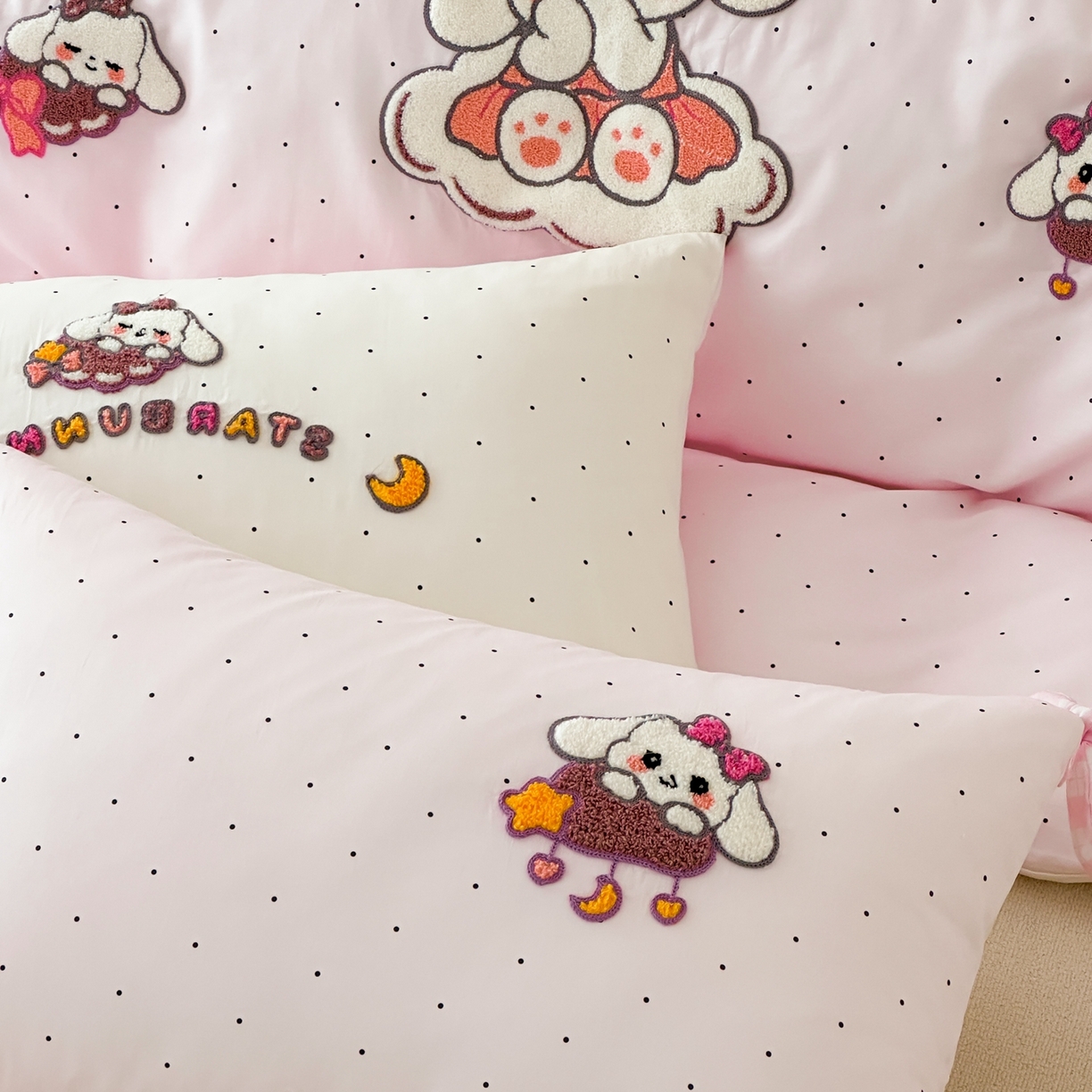 91家纺网 家纺一手货源 找家纺 懒猫家纺 2026新款【童趣系列】全棉纯棉印花刺绣套件【带礼盒】【带图片同款立体蝴蝶结】 兔宝云朵屋