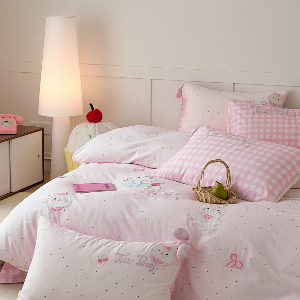 91家纺网 家纺一手货源 找家纺 懒猫家纺 2026新款【童趣系列】全棉纯棉印花刺绣套件【带礼盒】【带图片同款立体蝴蝶结】 小猫晚安曲