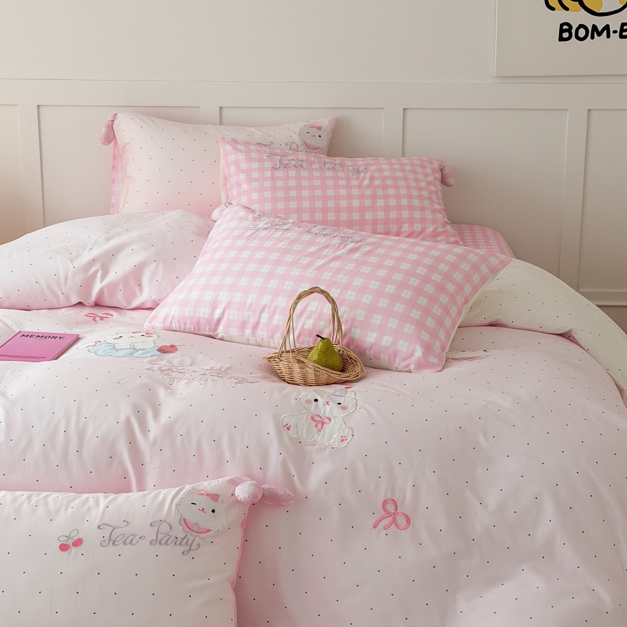 91家纺网 家纺一手货源 找家纺 懒猫家纺 2026新款【童趣系列】全棉纯棉印花刺绣套件【带礼盒】【带图片同款立体蝴蝶结】 小猫晚安曲