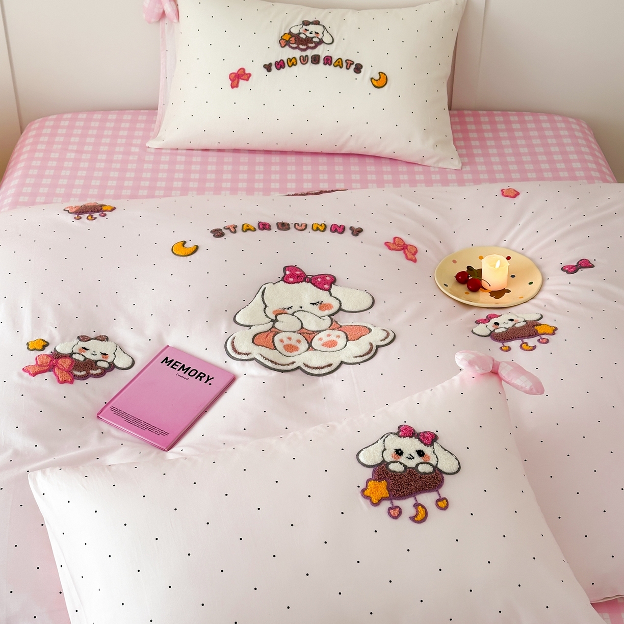 91家纺网 家纺一手货源 找家纺 懒猫家纺 2026新款【童趣系列】全棉纯棉印花刺绣套件【带礼盒】【带图片同款立体蝴蝶结】 兔宝云朵屋