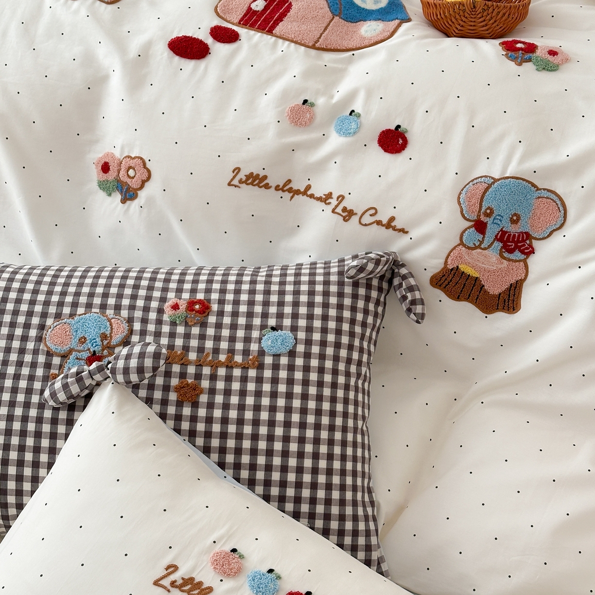 91家纺网 家纺一手货源 找家纺 懒猫家纺 2026新款【童趣系列】全棉纯棉印花刺绣套件【带礼盒】【带图片同款立体蝴蝶结】 小象日记