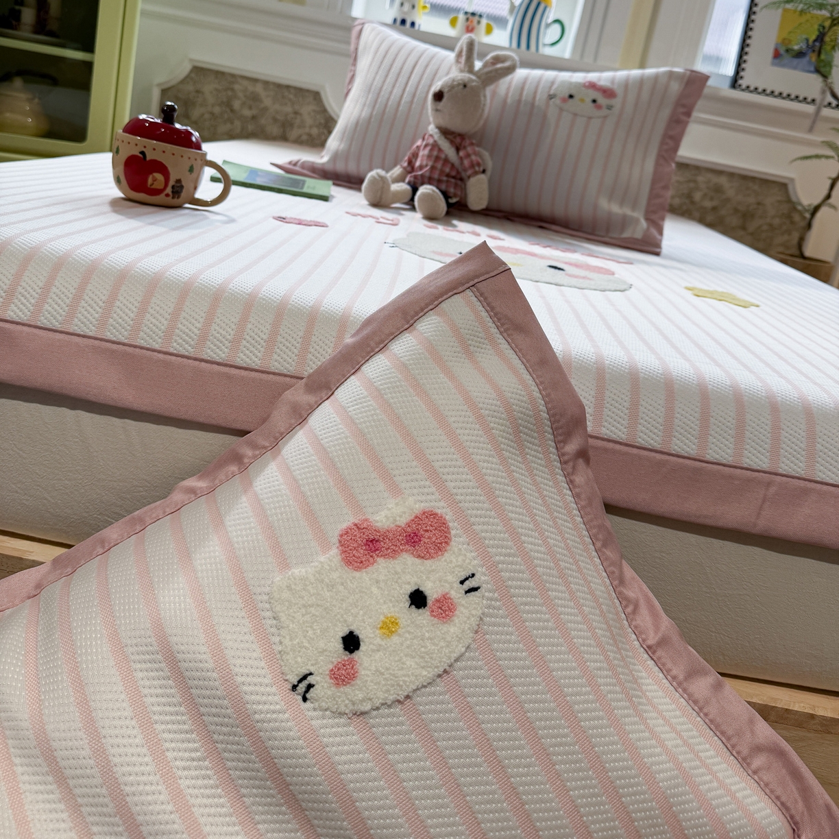 91家纺网 家纺一手货源 找家纺 雅居纺家纺 2026春夏新款PE凉感提花绣花凉席席子 平席-爱恋猫咪