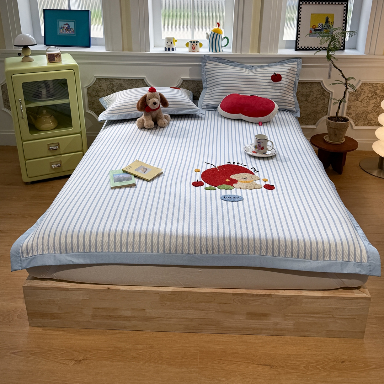 91家纺网 家纺一手货源 找家纺 雅居纺家纺 2026春夏新款PE凉感提花绣花凉席席子 平席-蓝条狗狗