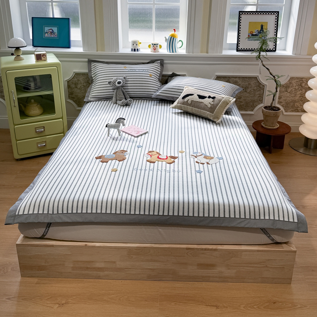 91家纺网 家纺一手货源 找家纺 雅居纺家纺 2026春夏新款PE凉感提花绣花凉席席子 平席-马上有钱