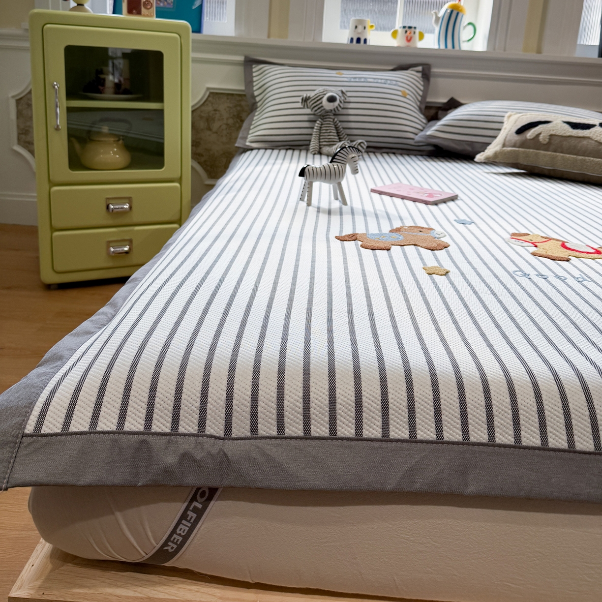 91家纺网 家纺一手货源 找家纺 雅居纺家纺 2026春夏新款PE凉感提花绣花凉席席子 平席-马上有钱