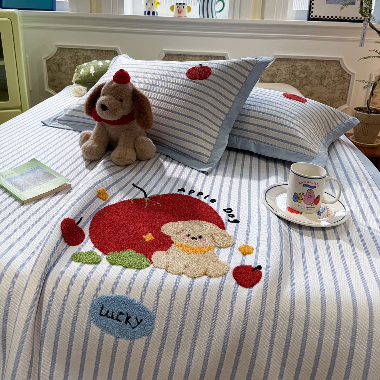 91家纺网 家纺一手货源 找家纺 雅居纺家纺 2026春夏新款PE凉感提花绣花凉席席子 平席-蓝条狗狗