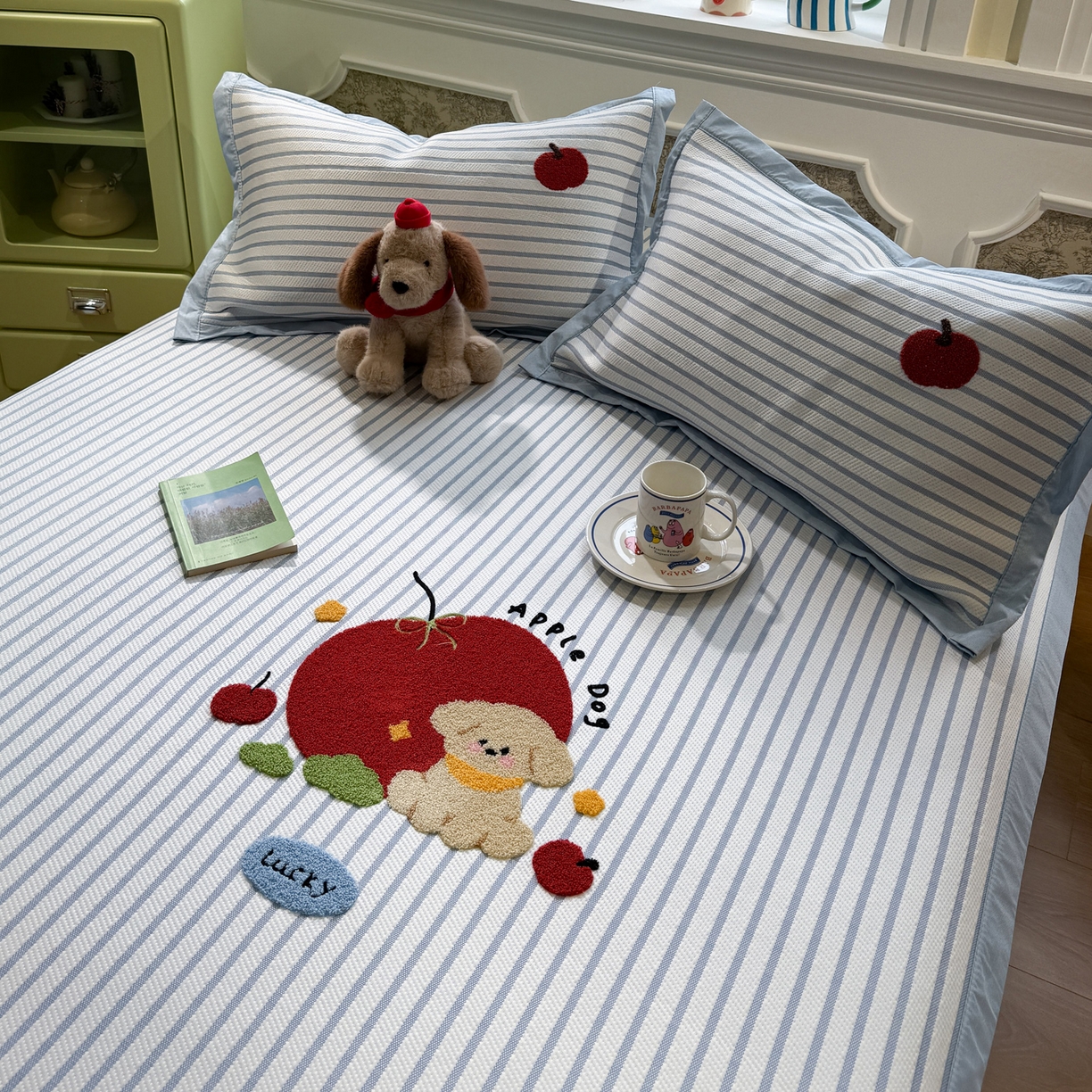 91家纺网 家纺一手货源 找家纺 雅居纺家纺 2026春夏新款PE凉感提花绣花凉席席子 平席-蓝条狗狗