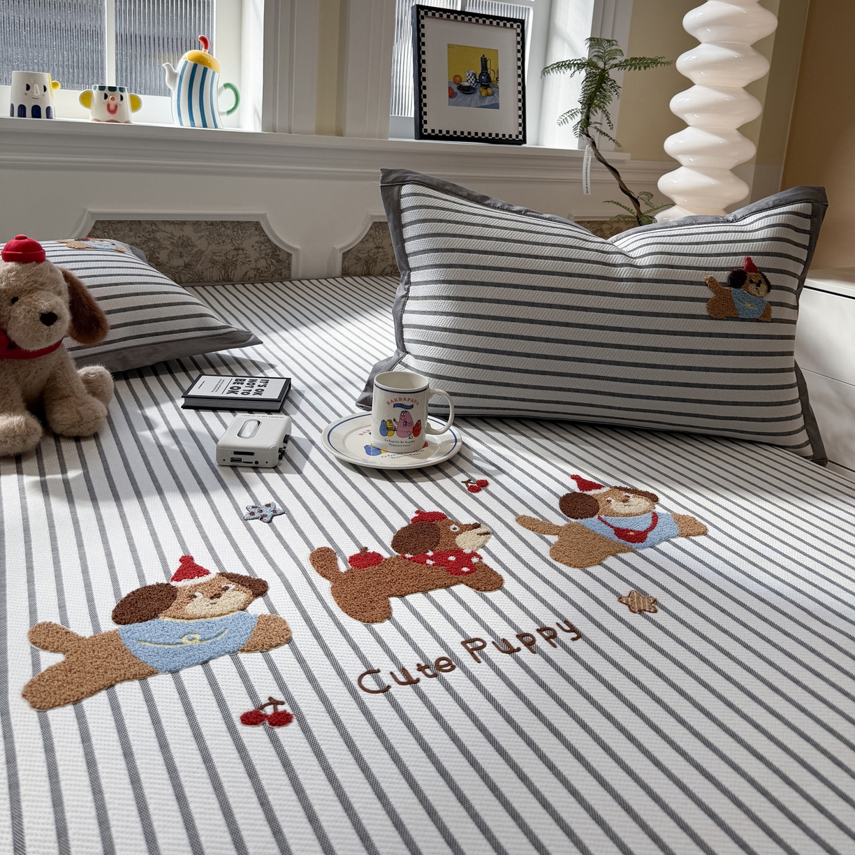 91家纺网 家纺一手货源 找家纺 雅居纺家纺 2026春夏新款PE凉感提花绣花凉席席子 平席-灰条开心狗