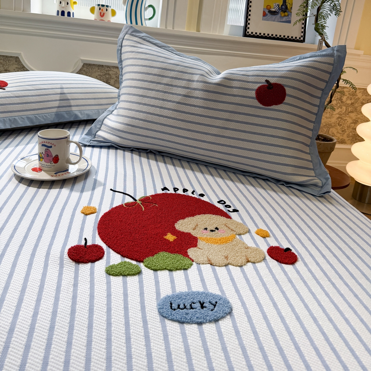 91家纺网 家纺一手货源 找家纺 雅居纺家纺 2026春夏新款PE凉感提花绣花凉席席子 平席-蓝条狗狗