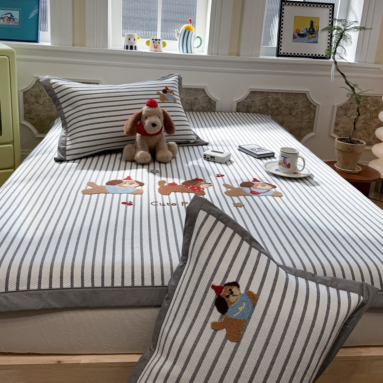 91家纺网 家纺一手货源 找家纺 雅居纺家纺 2026春夏新款PE凉感提花绣花凉席席子 平席-灰条开心狗